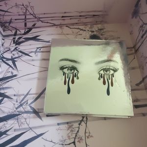 Kylie holiday pallet 2016